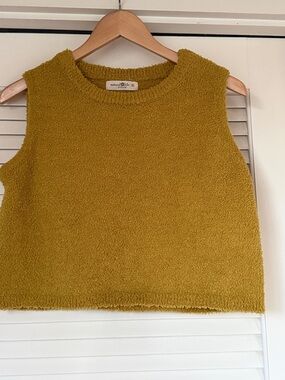 NATURAL LIFE Mustard Fuzzy Teddy Crewneck Tank